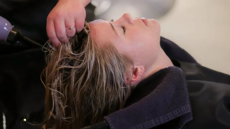 Air Touch Hair Brown: sekret najlepszego fryzjera gwiazd w Warszawie